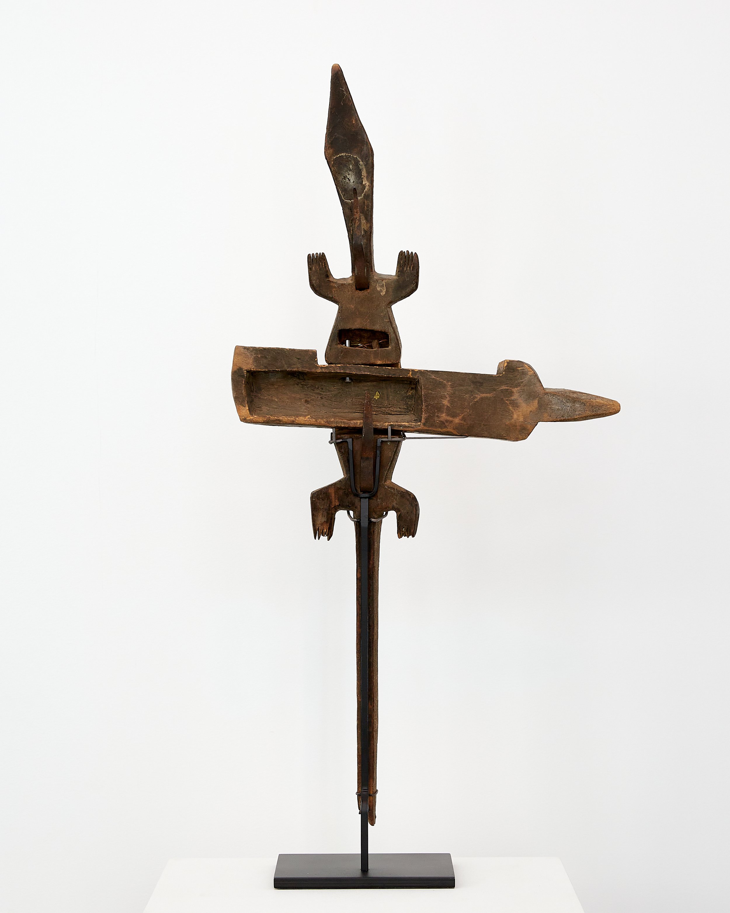 木造モルタルの王国　GARO THE WOODEN-MAIDEN KINGDOM Early 20th Century Dogon Carved Wood Crocodile Granary Lock — FORM